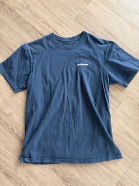 Patagonia Men’s Navy Short-Sleeve Logo Tee